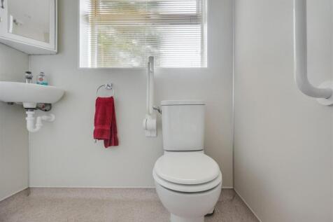 Bathroom_2.jpeg