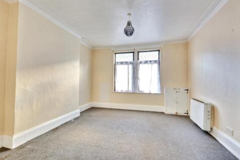 8a Bedroom_1.jpeg