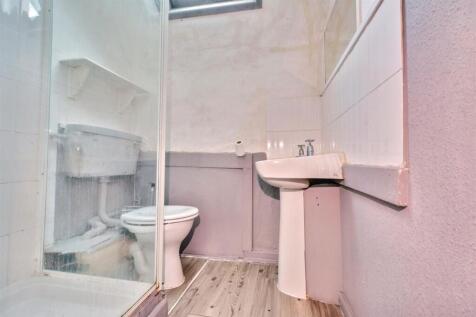 8c Bathroom.jpeg