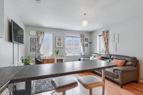 Open Plan Living/Dining Kitchen