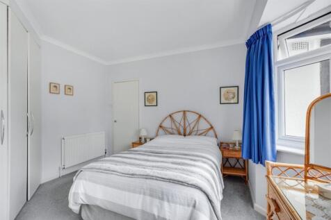Bedroom 1_3.jpeg
