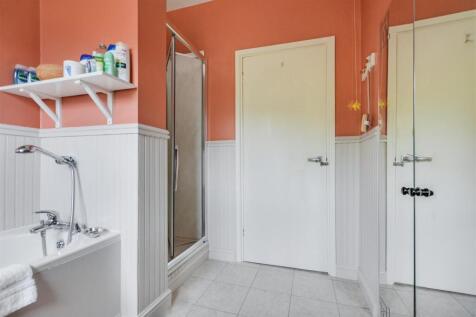 Bathroom_2.jpeg