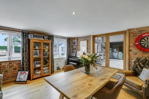 Sitting/Dining Room