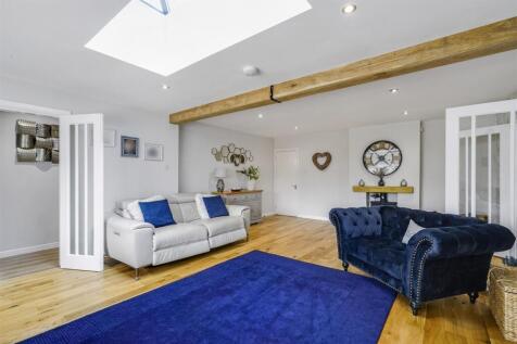 Lounge/Sitting Room