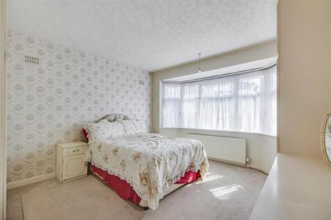 Bedroom 1_1.jpeg