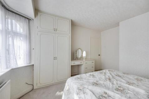 Bedroom 1_2.jpeg