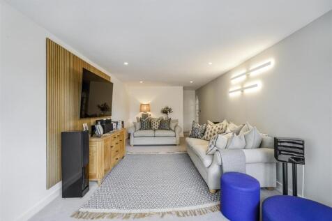 Lounge/Sitting Room