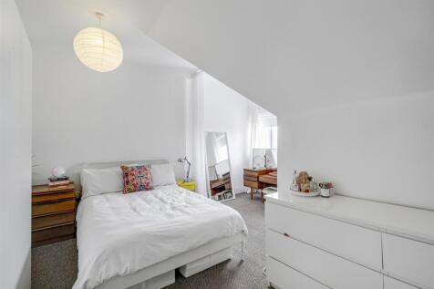 Bedroom 1_1.jpeg
