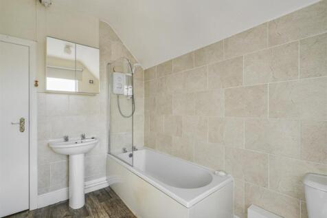 Bathroom 1_2.jpeg