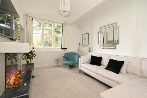 Lounge/Sitting Room