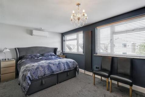 Bedroom 1_1.jpeg
