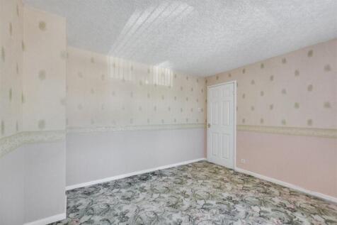 Bedroom 1_2.jpeg