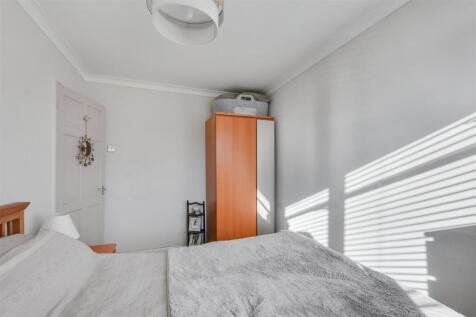 Bedroom 1_2.jpeg