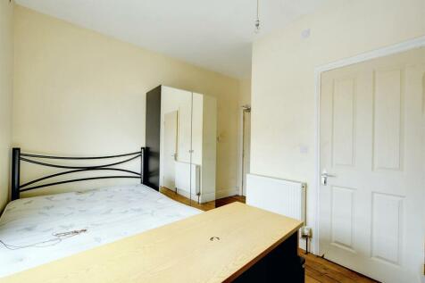 Bedroom 1_2.jpeg