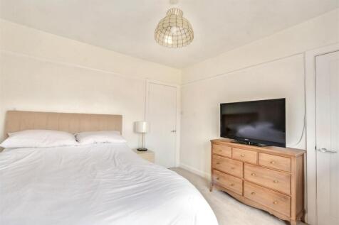 Bedroom 1_2.jpeg