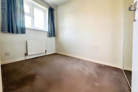 Back Bedroom (1)