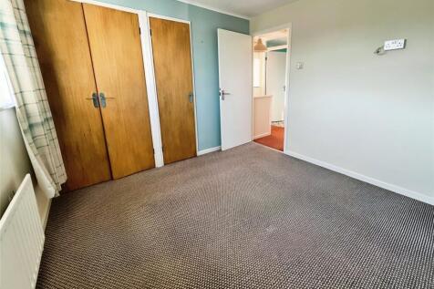 Front Bedroom (2)