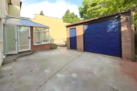 Garage/Garden