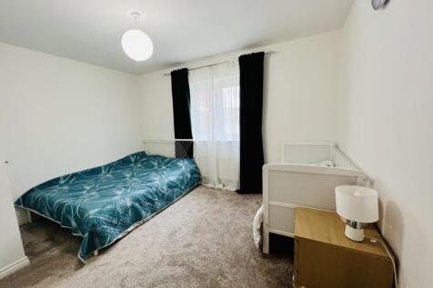 Bedroom 1 (Rear)