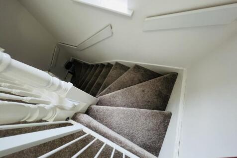 Landing 2nd Floor