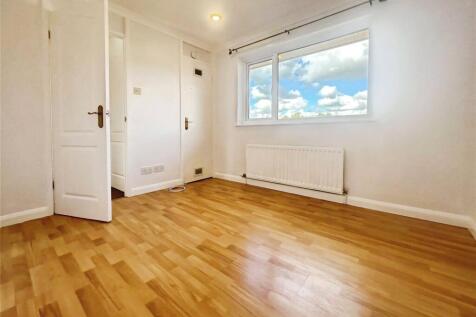 Bedroom 3 (Rear)