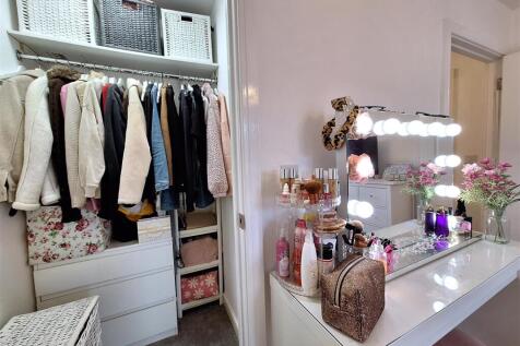 Built in wardrobe.jpg