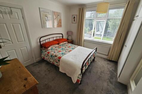 Bed 1.jpg