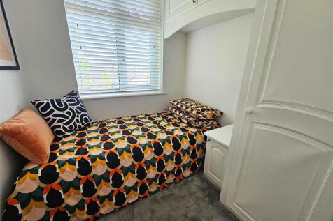 Bed 3.jpg