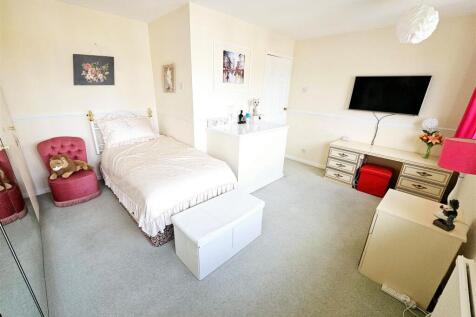 Bedroom .jpg