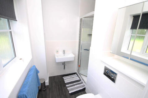 En-suite shower rm