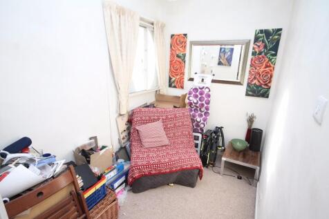 Bedroom 2 / Study