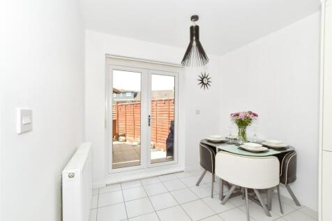 Kitchen/ Dining Room