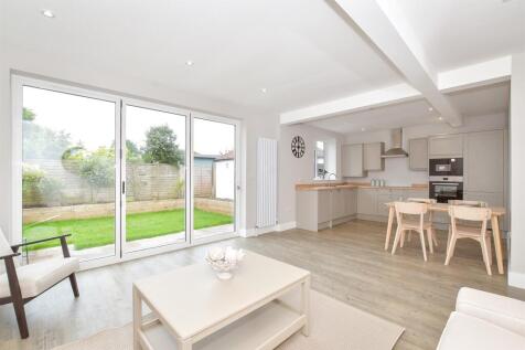 Lounge/Kitchen