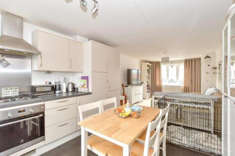 Lounge/ Kitchen