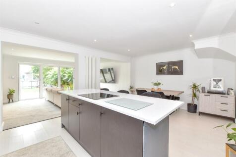Kitchen/Dining Area