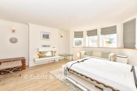Lounge/Bedroom