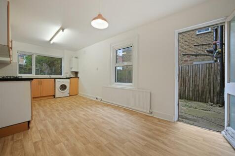 CCRR - 119 Villiers Road Kitchen 3 (1).JPG