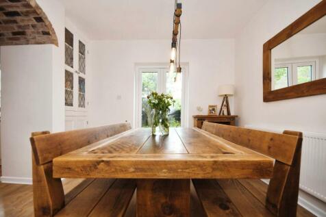 DINING ROOM 03.jpg