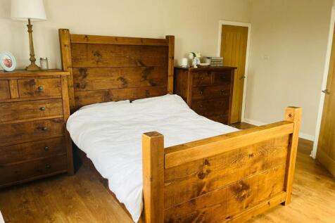 BED 1 03.JPG
