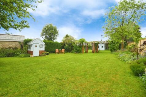 REAR GARDEN 02.jpg