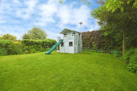 REAR GARDEN 03.jpg