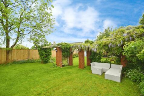 REAR GARDEN 04.jpg