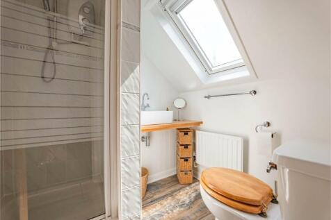 TOP FLOOR SHOWER ROOM.jpg