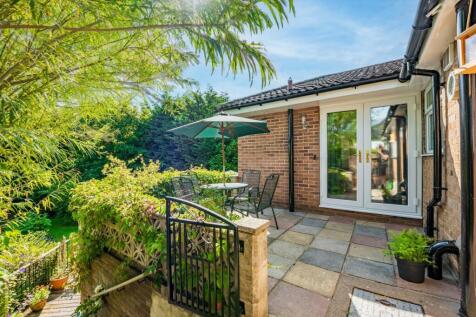 REAR GARDEN 04.jpg