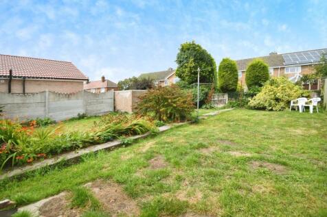 REAR GARDEN 01.jpg