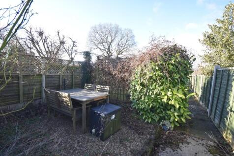 REAR GARDEN 02.JPG