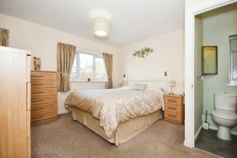 BEDROOM 1.jpg