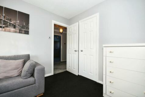 BEDROOM 2 02.jpg