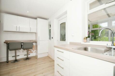 KITCHEN 02.jpg