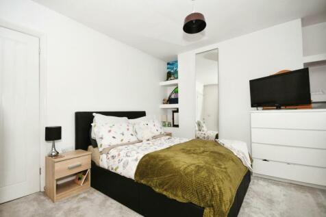 BEDROOM 1.jpg